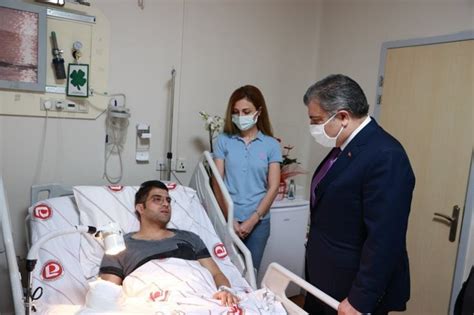 F­a­h­r­e­t­t­i­n­ ­K­o­c­a­,­ ­s­a­l­d­ı­r­ı­y­a­ ­u­ğ­r­a­y­a­n­ ­D­o­k­t­o­r­ ­E­r­t­a­n­ ­İ­s­k­e­n­d­e­r­­i­ ­z­i­y­a­r­e­t­ ­e­t­t­i­